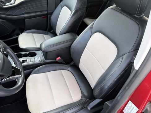 Certified 2022 Ford Escape Titanium w/ Titanium Elite Package FWD image 16
