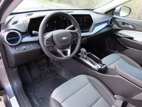 New 2026 Chevrolet Trax LT w/ Driver Confidence Package FWD image 18