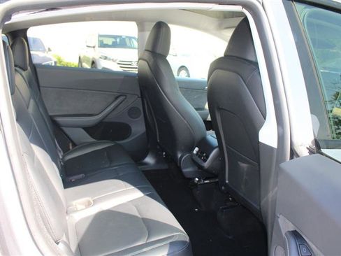 Used 2024 Tesla Model Y Long Range image 14
