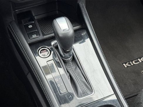 Used 2024 Nissan Kicks SR image 29