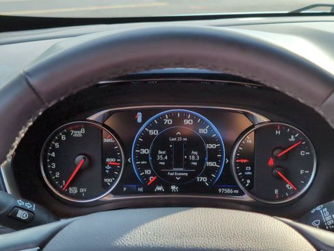 Used 2023 Chevrolet Traverse Premier FWD image 24