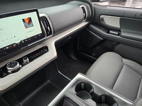 New 2025 Ford Expedition Active image 20