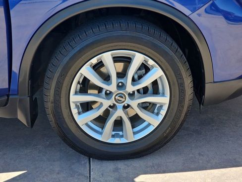 Used 2017 Nissan Rogue SV w/ SV Premium Package FWD image 39
