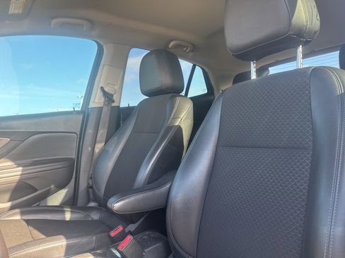 Used 2022 Buick Encore Preferred w/ Safety Package image 25