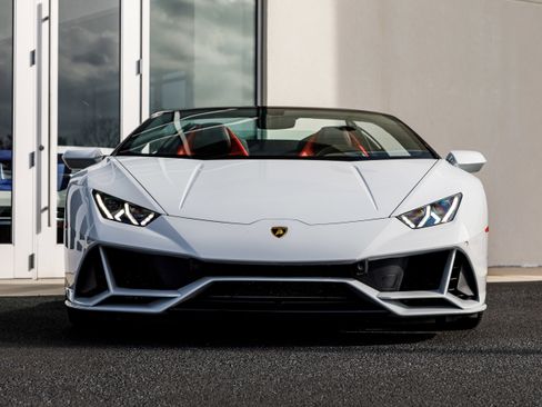 Used 2024 Lamborghini Huracan EVO image 9