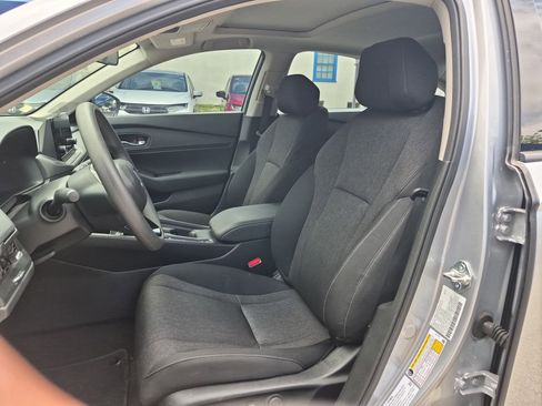 Used 2025 Honda Accord SE image 13