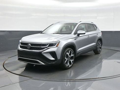 Used 2022 Volkswagen Taos SEL AWD/4WD image 3