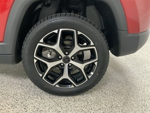 Used 2025 Jeep Compass Limited AWD/4WD image 11