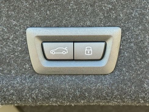 New 2026 BMW 330i Sedan w/ Convenience Package image 15