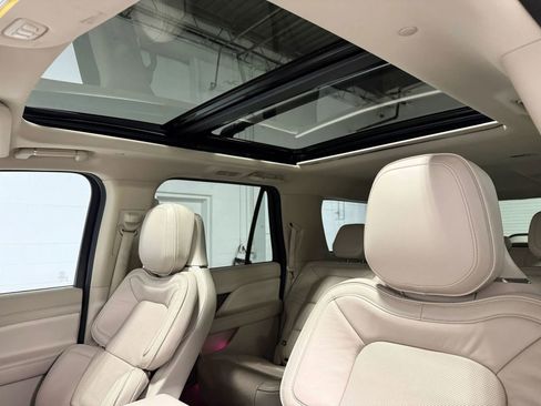 Used 2019 Lincoln Navigator L Reserve AWD/4WD image 16