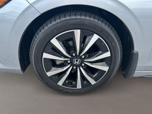 Used 2024 Honda Civic EX-L image 10