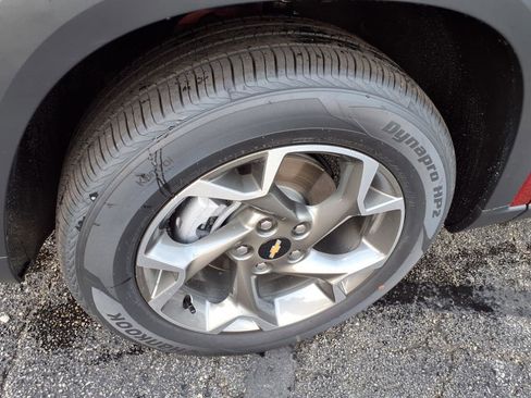 New 2025 Chevrolet Trax LT w/ LT Convenience Package image 8