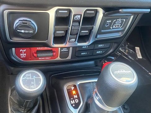 New 2025 Jeep Gladiator Willys image 23