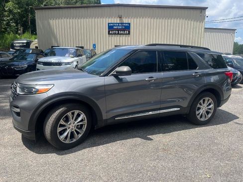 Used 2021 Ford Explorer XLT w/ Equipment Group 202A AWD/4WD image 15
