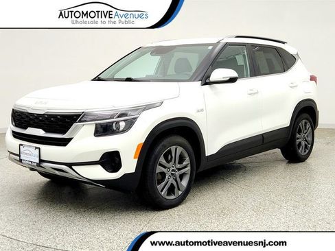 Used 2023 Kia Seltos S AWD/4WD image 1