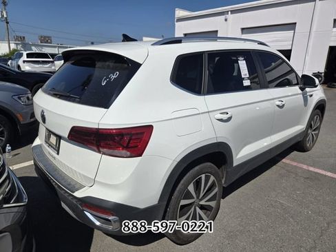 Certified 2024 Volkswagen Taos SE FWD image 6