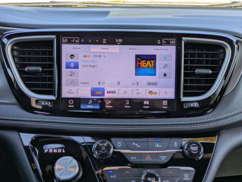 New 2026 Chrysler Pacifica Select FWD image 16