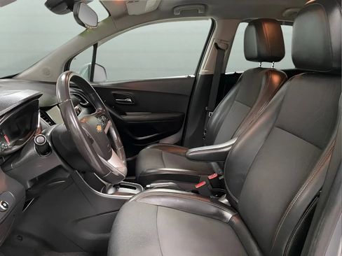 Used 2019 Chevrolet Trax LT w/ LT Convenience Package AWD/4WD image 9