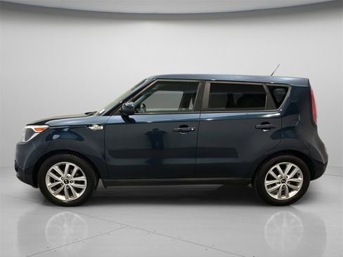 Used 2018 Kia Soul + image 2