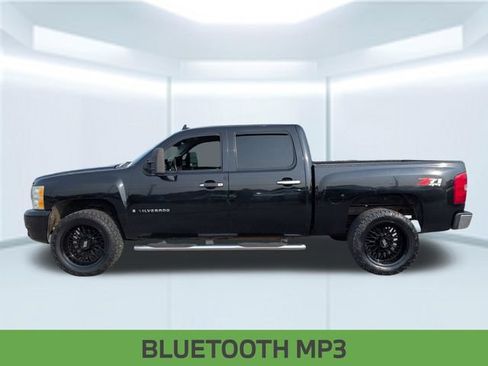 Used 2007 Chevrolet Silverado 1500 LT w/ 1LT Convenience Package AWD/4WD image 2