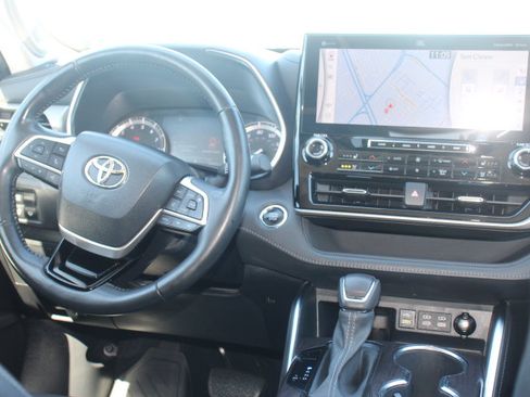 Used 2022 Toyota Highlander Platinum AWD/4WD image 26