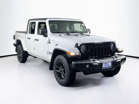 Used 2022 Jeep Gladiator Sport image 3