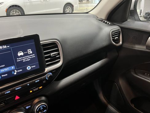 Used 2025 Hyundai Venue SEL FWD image 24