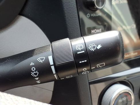 Used 2017 Subaru Forester 2.5i Premium w/ All-Weather Package image 23