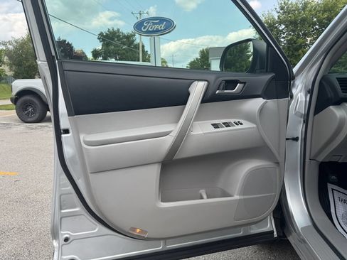 Used 2012 Toyota Highlander SE w/ Tow Pkg AWD/4WD image 15