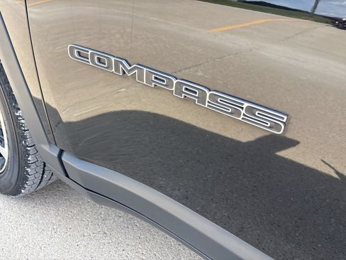 Used 2022 Jeep Compass Limited AWD/4WD image 10