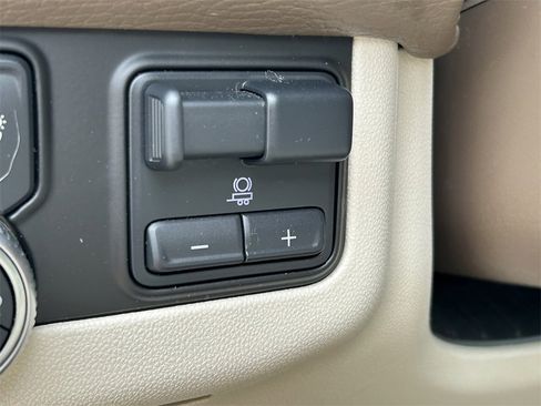 Used 2021 GMC Yukon Denali w/ Denali Ultimate Package image 32