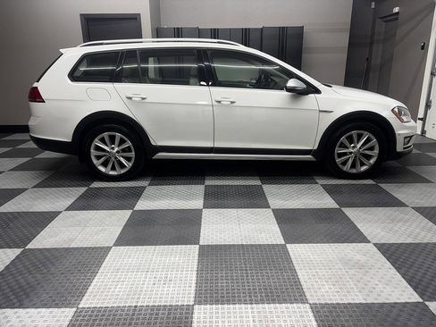 Used 2017 Volkswagen Golf Alltrack SE AWD/4WD image 10