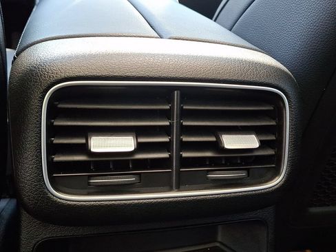 Used 2025 Mercedes-Benz GLE 450e 4MATIC image 11