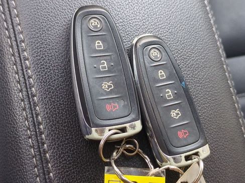 Used 2017 Ford Escape Titanium FWD image 32
