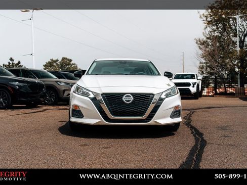 Used 2021 Nissan Altima 2.5 SR image 2