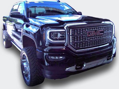 Used 2018 GMC Sierra 1500 Denali w/ Denali Ultimate Package AWD/4WD image 9