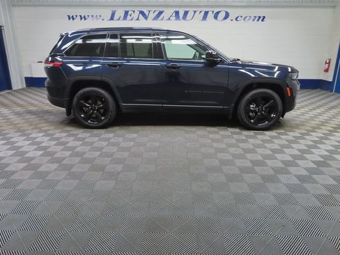 Used 2025 Jeep Grand Cherokee Limited w/ Luxury Tech Group II AWD/4WD image 2