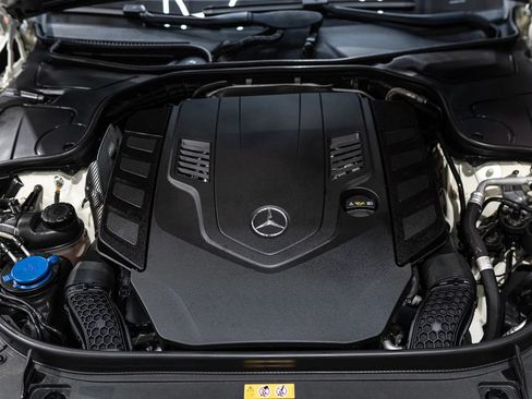 Used 2019 Mercedes-Benz S 560 Sedan image 40