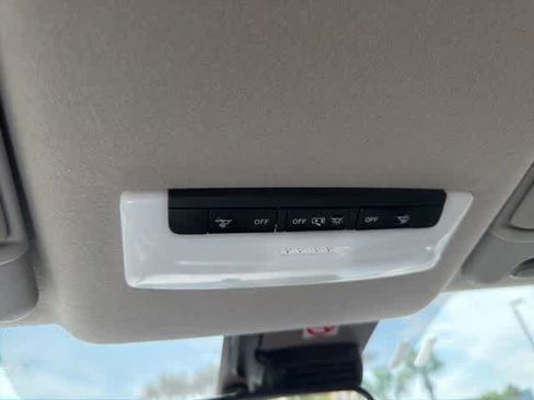 Used 2024 Nissan Versa SV FWD image 33