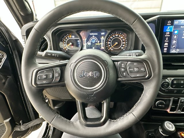 Used 2025 Jeep Gladiator Sport AWD/4WD image 13