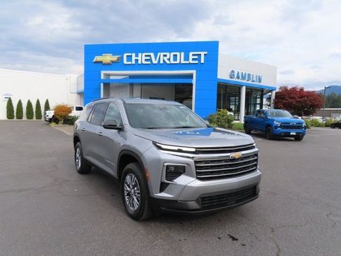 Used 2025 Chevrolet Traverse LT AWD/4WD image 38