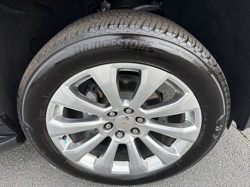 Used 2025 Chevrolet Tahoe Premier RWD image 12