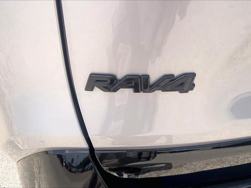Used 2025 Toyota RAV4 XSE w/ Advanced Technology Package AWD/4WD image 30