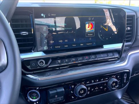 Used 2024 Chevrolet Silverado 2500 LTZ w/ LTZ Convenience Package image 7