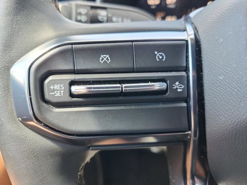 Certified 2024 GMC Canyon AT4 w/ AT4 Premium Package AWD/4WD image 24