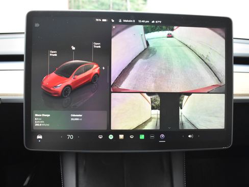Used 2022 Tesla Model Y Long Range image 33