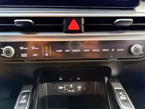 Used 2024 Kia Sorento S image 25