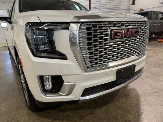 Used 2021 GMC Yukon XL Denali AWD/4WD image 2