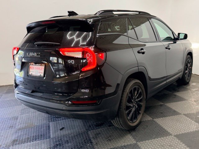 Used 2024 GMC Terrain SLT w/ Elevation Edition FWD image 10
