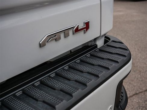 Used 2023 GMC Sierra 1500 AT4 image 15